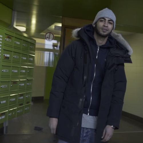 Luister naar de nieuwe track van MocroManiac